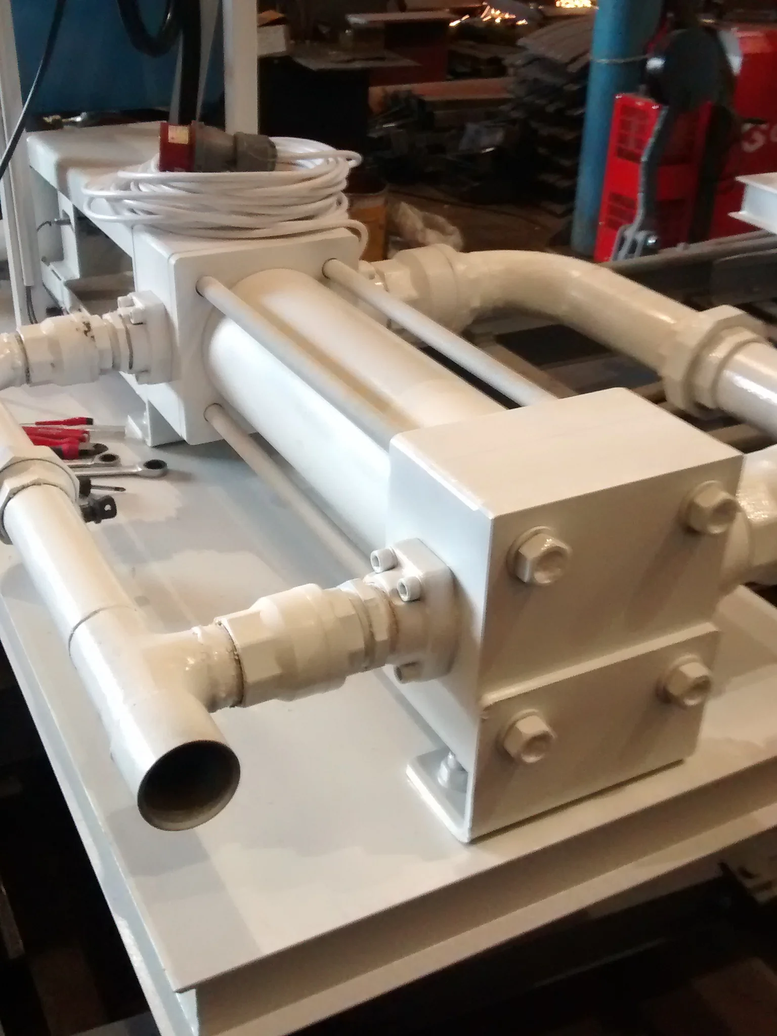 Yüksek basınçlı çift etkili bentonit piston pompası ve flanşlı dağıtım manifoldu